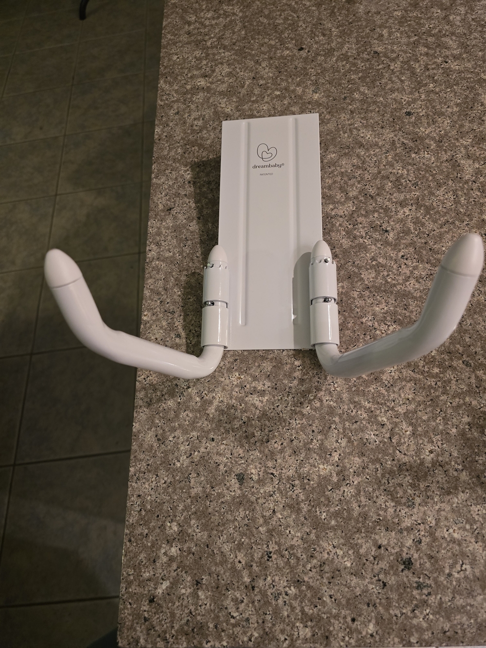 Dreambaby White Foldable Wall Hanger Hooks